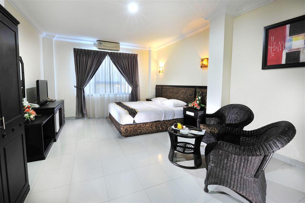 Gaja Hotel Pekanbaru Bagian luar foto