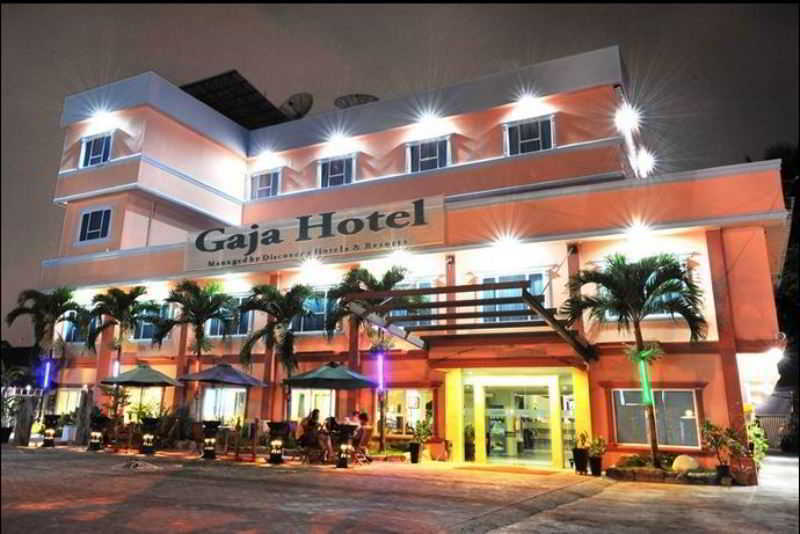 Gaja Hotel Pekanbaru Bagian luar foto
