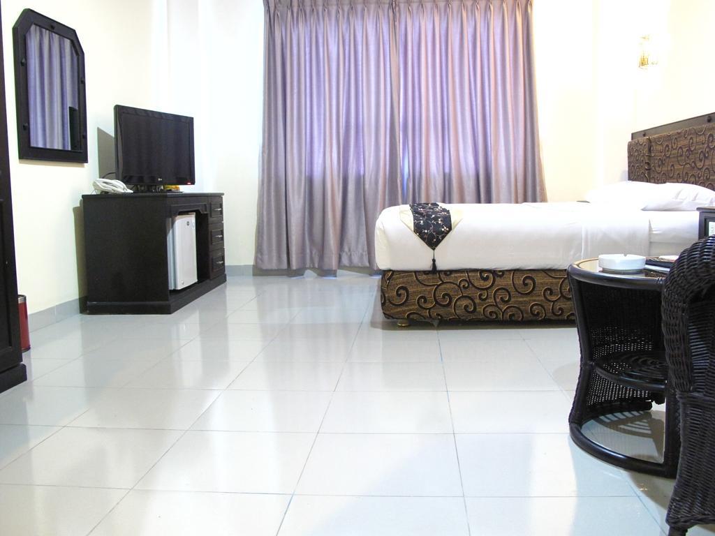 Gaja Hotel Pekanbaru Bagian luar foto