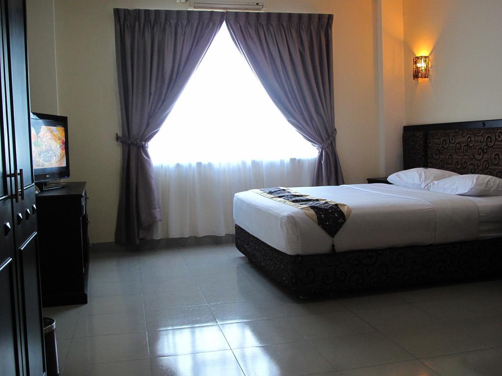Gaja Hotel Pekanbaru Bagian luar foto
