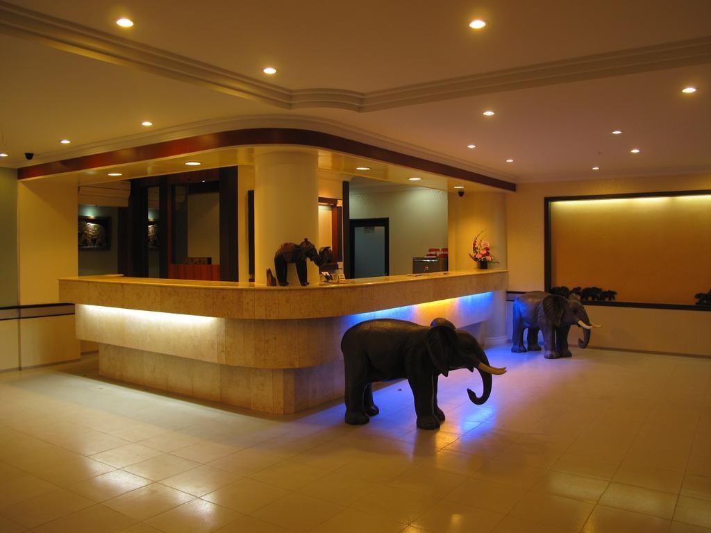 Gaja Hotel Pekanbaru Bagian luar foto