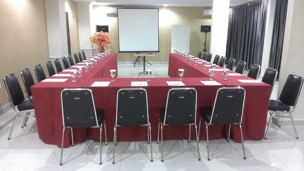 Gaja Hotel Pekanbaru Bagian luar foto
