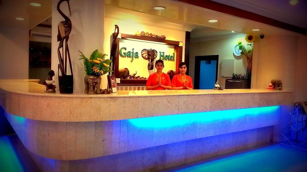 Gaja Hotel Pekanbaru Bagian luar foto